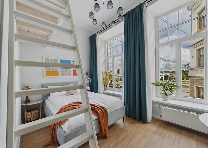 Airy Loft Nestled In Old Town