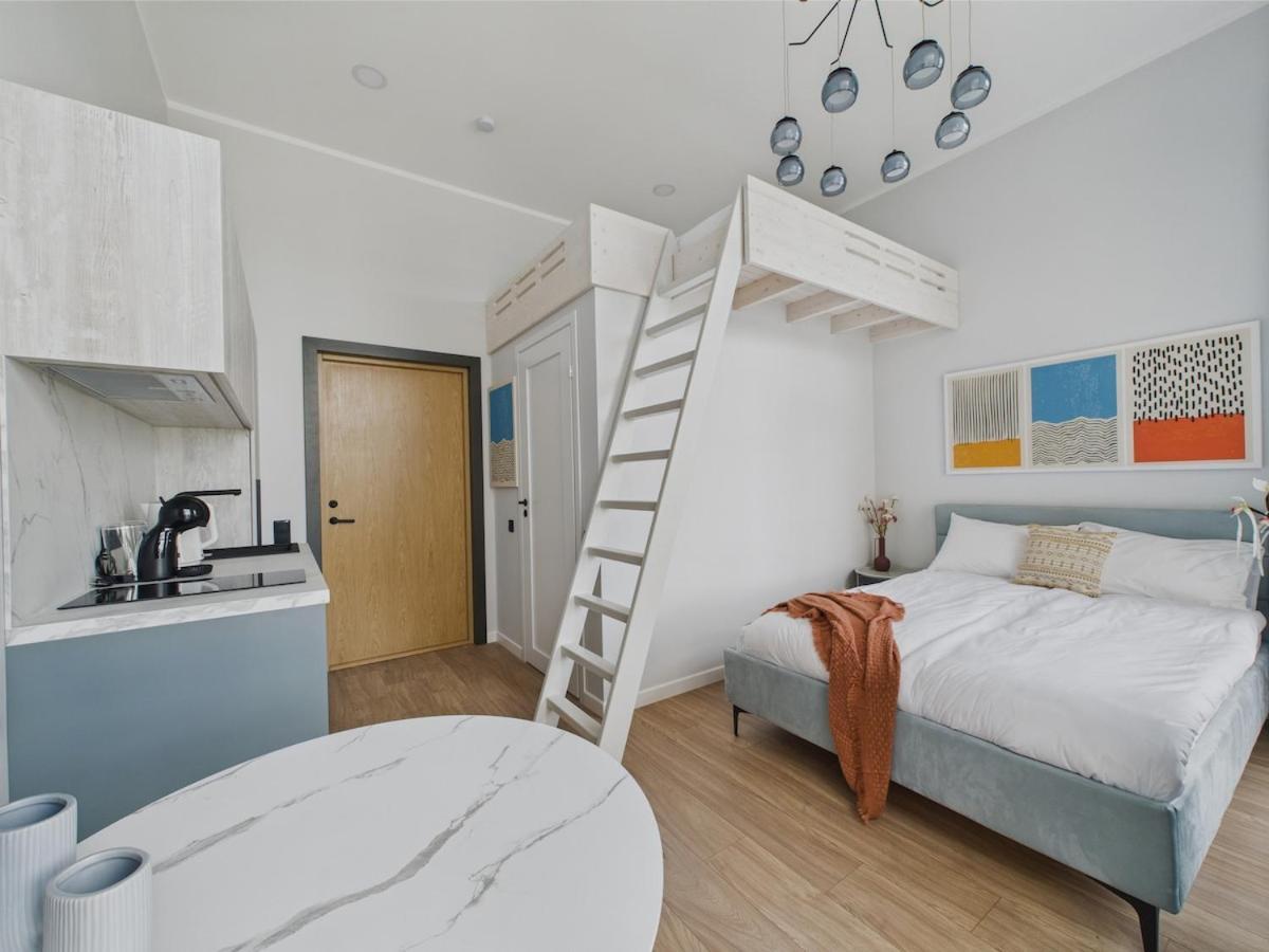 Airy Loft Nestled In Old Town Lejlighed
